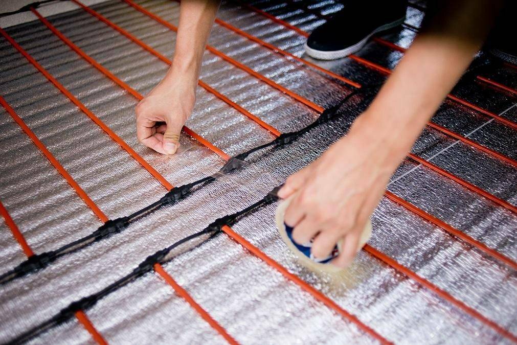 Какие теплые полы лучше, водяные или электрические: как сравнить и выбрать отопительную систему -