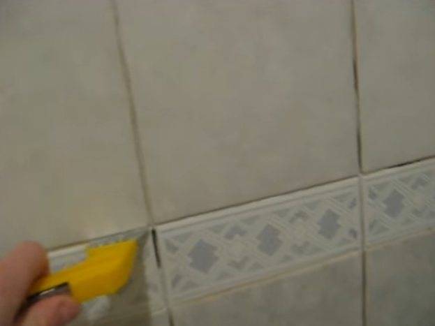 Как обновить своими руками затирку на плитке в ванной?