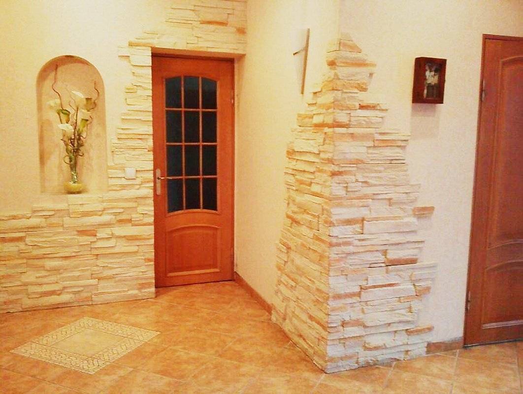 Отделка камнем внутри помещения, декоративный камень в интерьере внутренней отделки дома