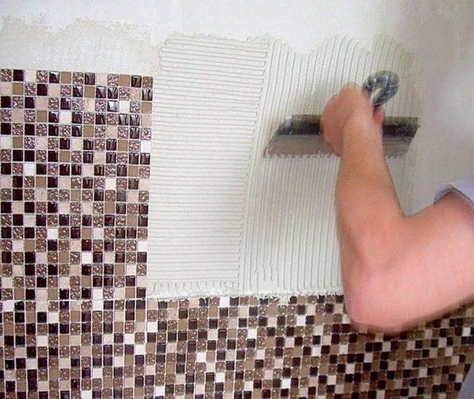 Клей для мозаики (на сетке, на стену, на деревянную поверхность): как выбрать, инструкция по поклейке