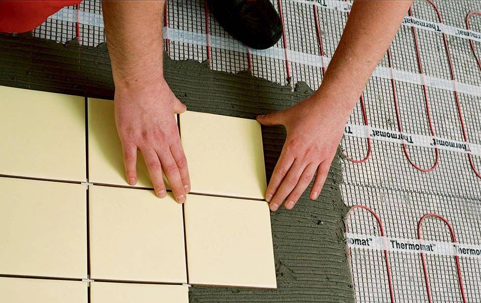 Пошаговая инструкция: по выбору кафеля и клея, по разметке пола или стен и укладки плитки