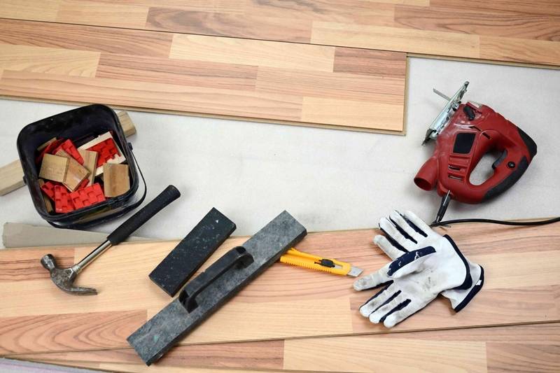 Какой нужен инструмент для удобной укладки плитки: 5 видов приспособлений