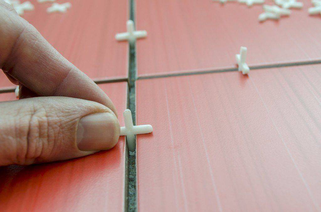 Крестики для плитки: как выбрать размер и какие использовать при укладке плитки