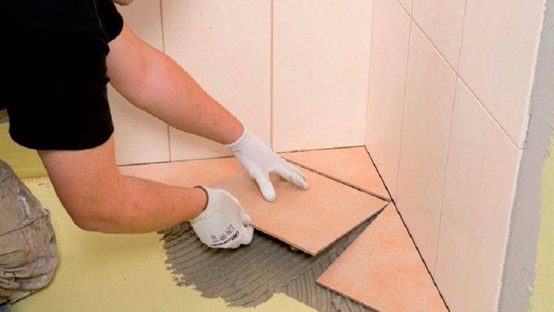Этапы отделки стены в ванной: расчет плитки, выбор схемы и укладка своими руками