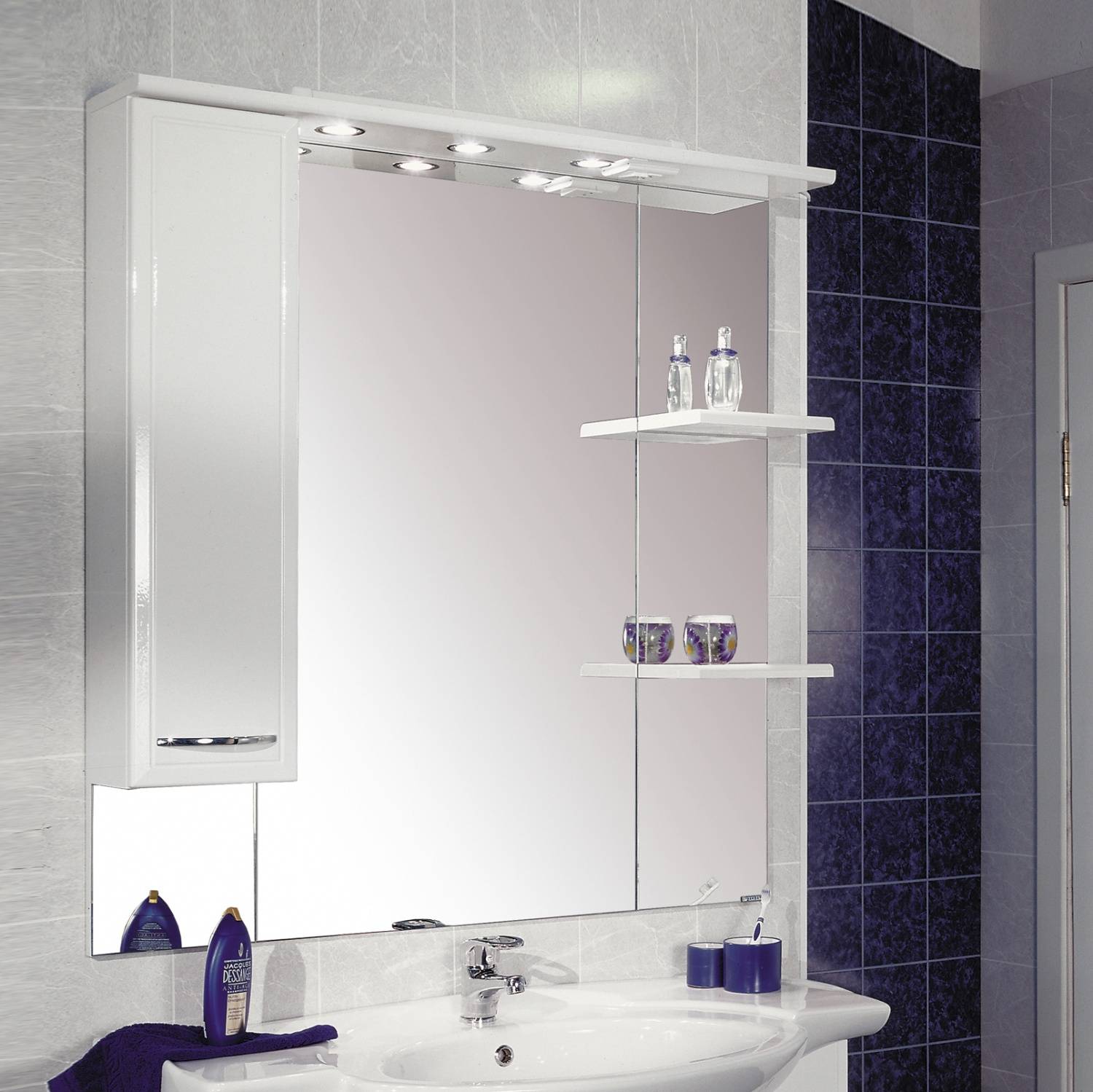 Зеркало с полкой в ванную комнату выбор и его установка