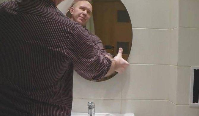 Как повесить зеркало в ванной на плитку своими руками