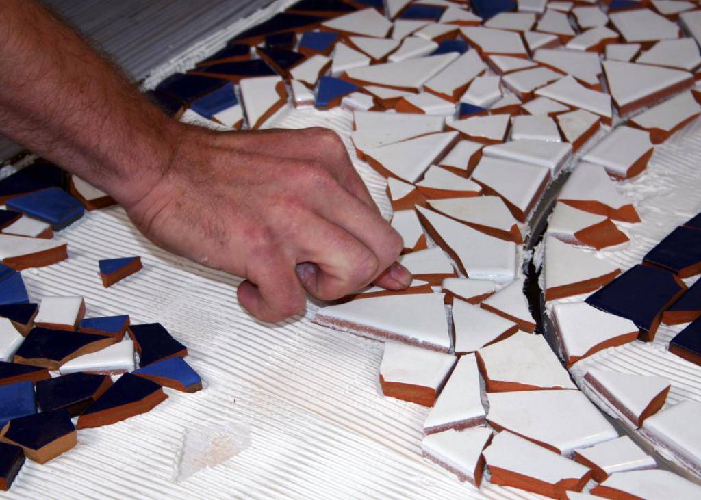 Мозаика из битой плитки – своими руками уникальная облицовка
