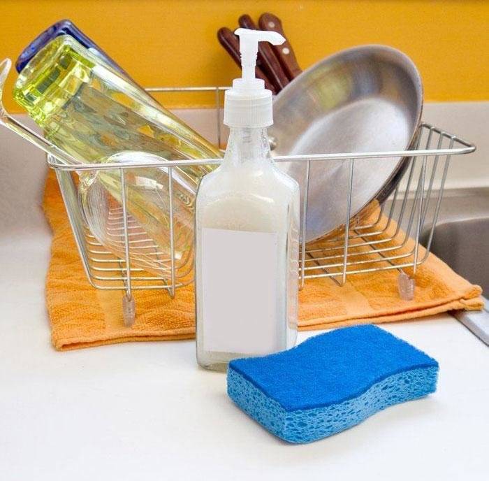 Посуда будет чистой даже, если будете мыть ее мылом, содой или горчицей