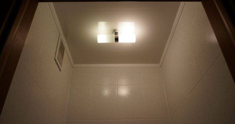 Требования к освещению в туалете, варианты приборов