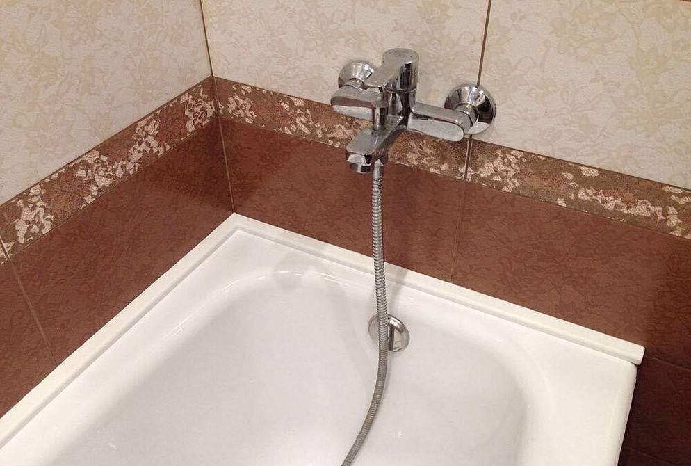 Чем заделать стык между ванной и плиткой: современные методы