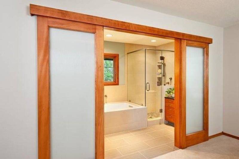 Раздвижные двери в ванную: виды конструкций