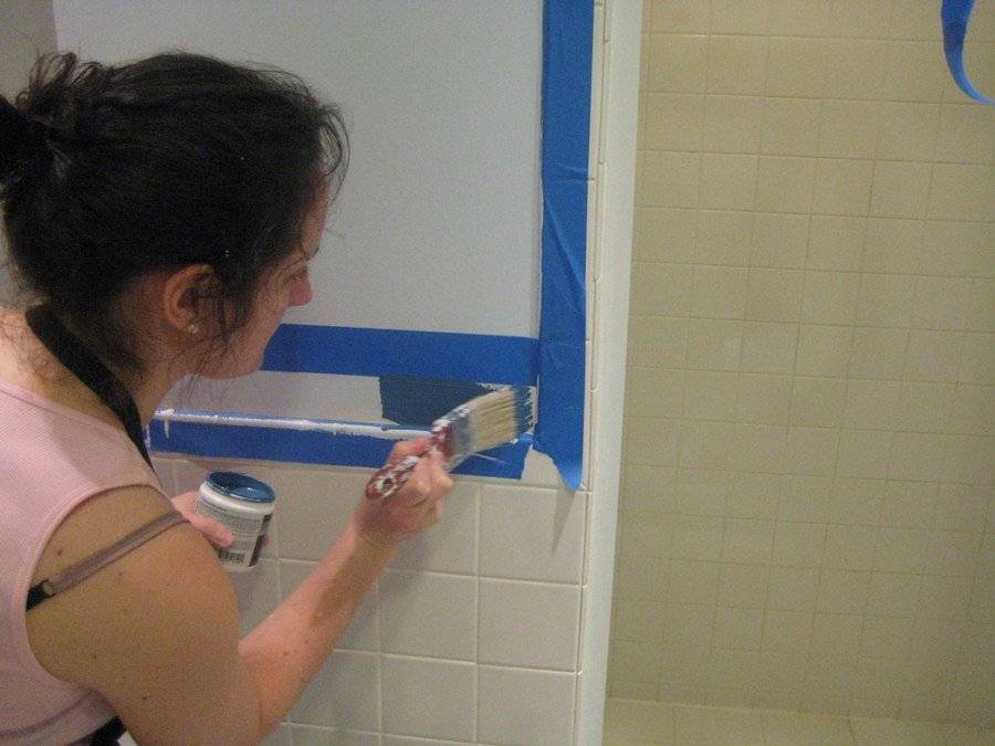 Покраска стен в ванной комнате - как своими руками покрасить ванную комнату - vannayasvoimirukami.ru
