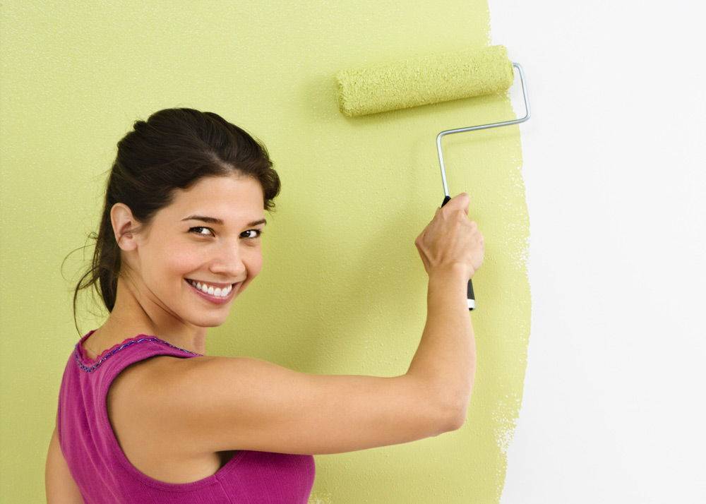 Чем покрасить ванную комнату внутри в домашних условиях выбор краски фото и видео