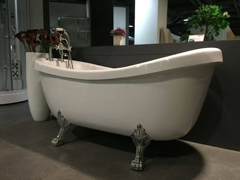 Отдельностоящая ванна (38 фото): интересная деталь интерьера