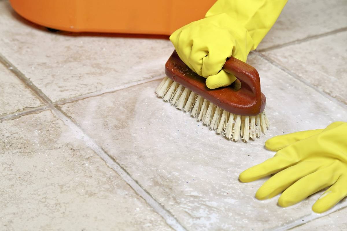 Чем отмыть плитку после ремонта и как его очистить правильно?