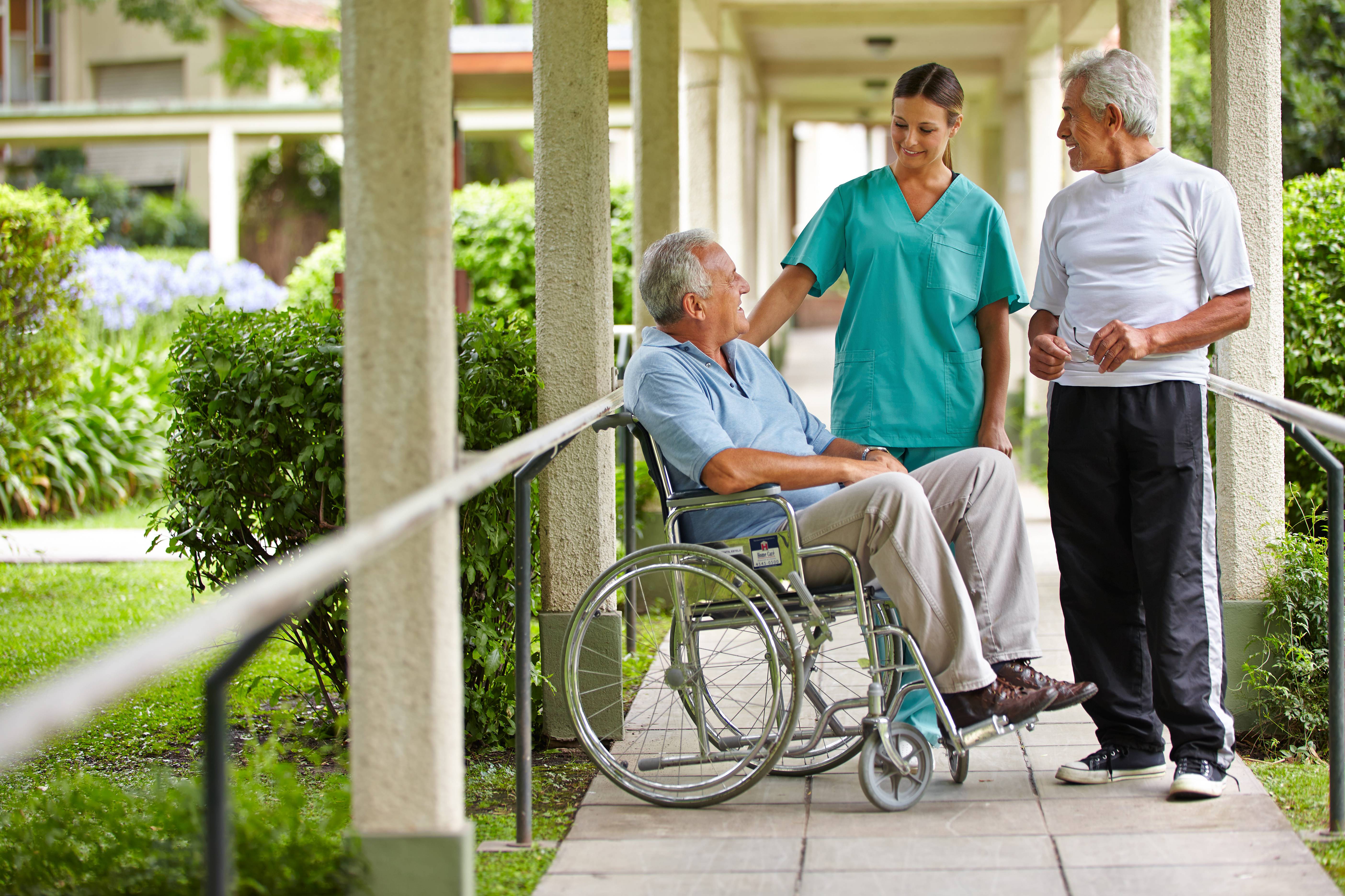 Общение с пожилым инвалидом. Дом престарелых в Германии. Пожилые и инвалиды. Пожилые люди и инвалиды. Санаторий для инвалидов.