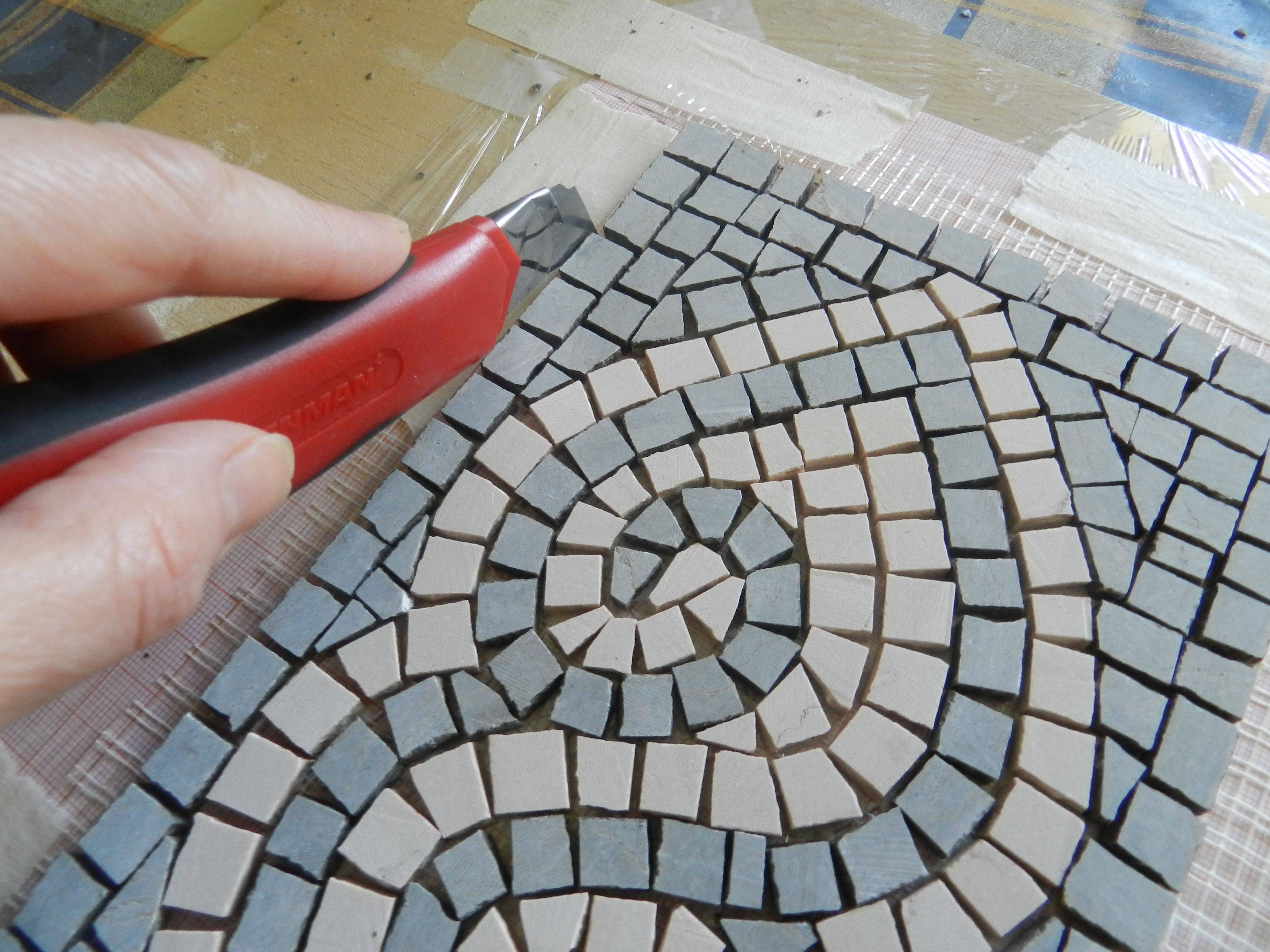 Стеклянная мозаика: как выложить самостоятельно сплошными листами и панно?
