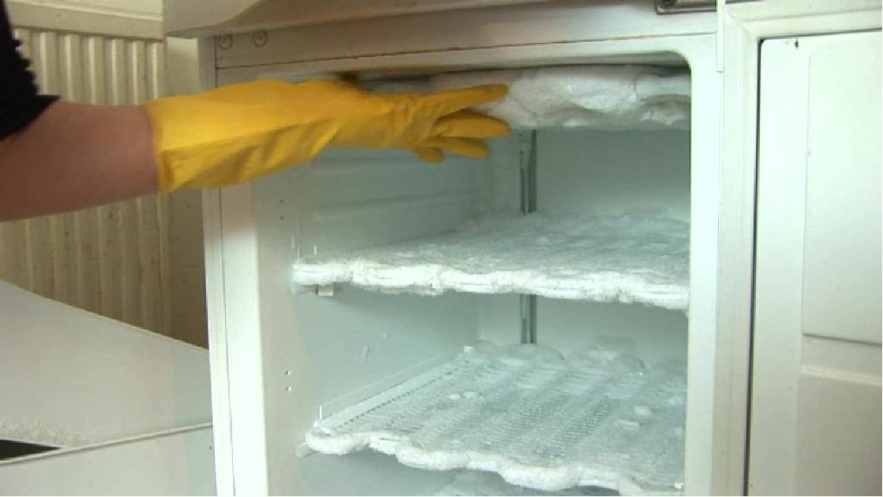 Образуется лед в нижней морозильной камере холодильника с no frost