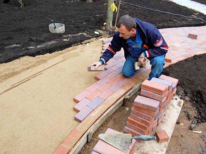 Как уложить самодельную тротуарную плитку на даче: пошаговая инструкция