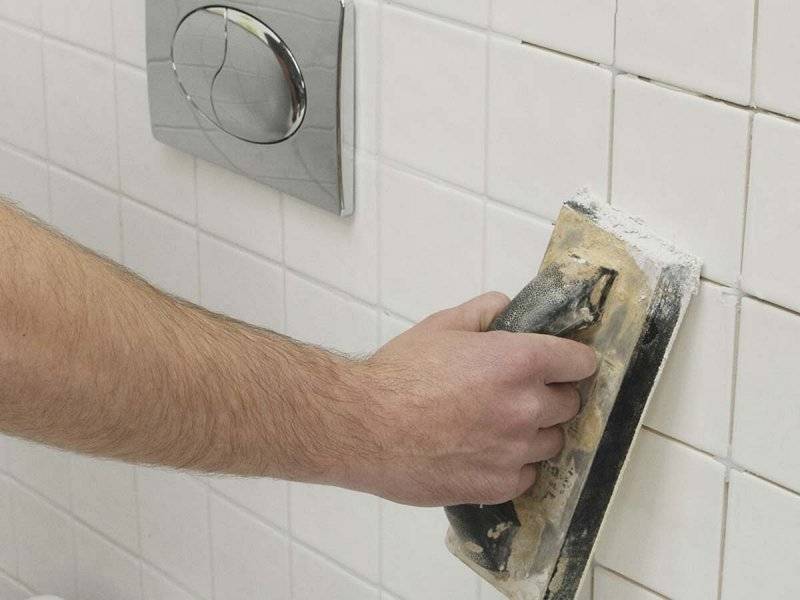 Затирка швов плитки в ванной своими руками: о чем следует знать