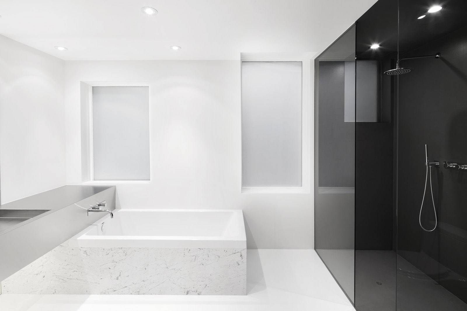 Обустройство ванной в стиле минимализм: варианты декоративной отделки