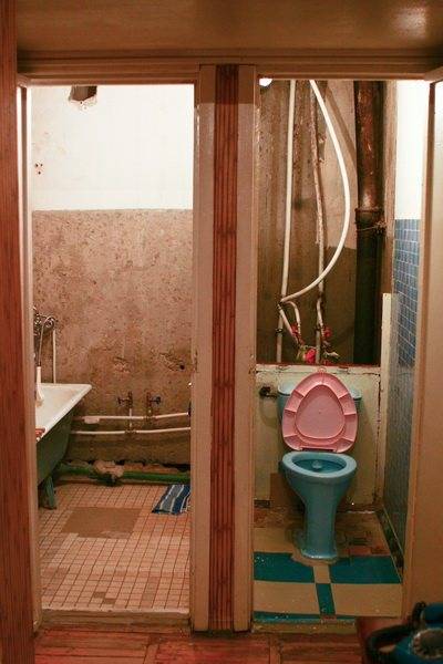 Установка двери в ванной - необходимые инструменты и материалы