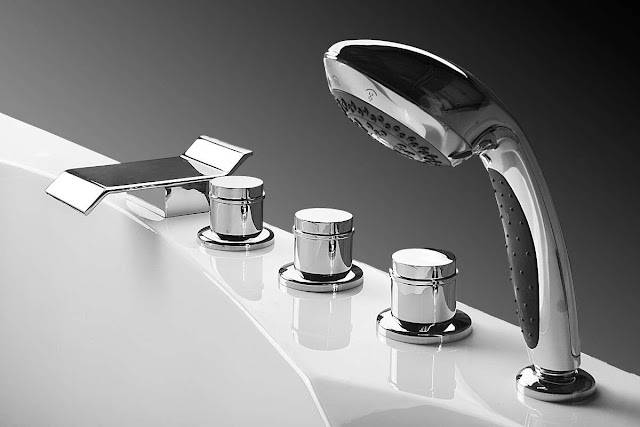 Установка смесителя в ванну: крепление на борт, как установить и можно ли поставить кран с душем на перелив своими руками
