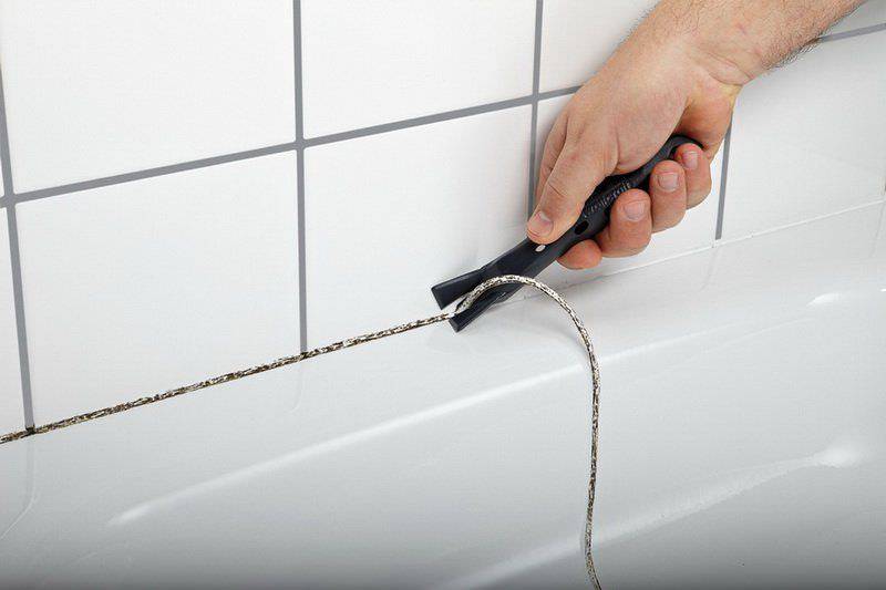 Как обновить швы между кафельной плиткой в ванной?