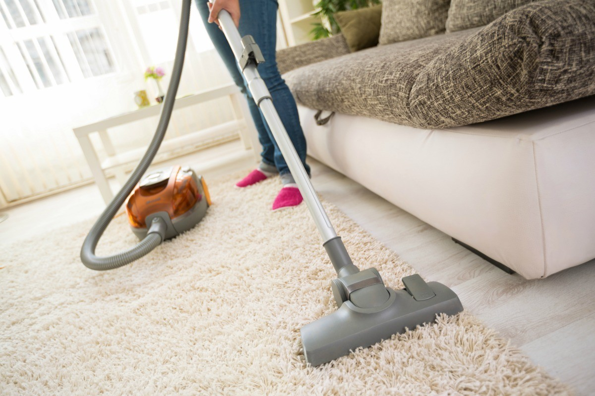 Как часто нужно пылесосить ковры: инструкция