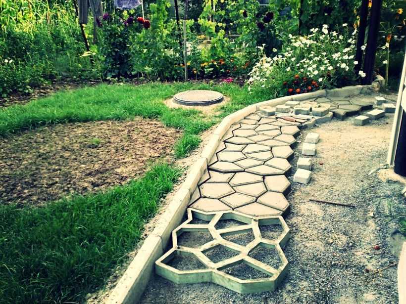 Практично и красиво: заливаем садовую бетонную дорожку своими руками