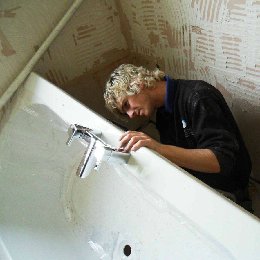 Как установить ванну своими руками: нюансы монтажа | ремонт и дизайн ванной комнаты