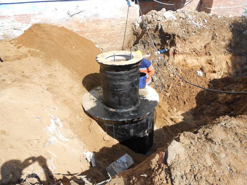 Канализация из бетонных колец (канализационный колодец)