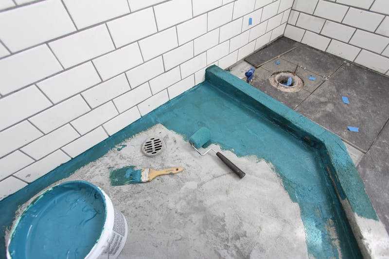 Гидроизоляция пола в ванной под плитку - способы и пошаговые инструкции!