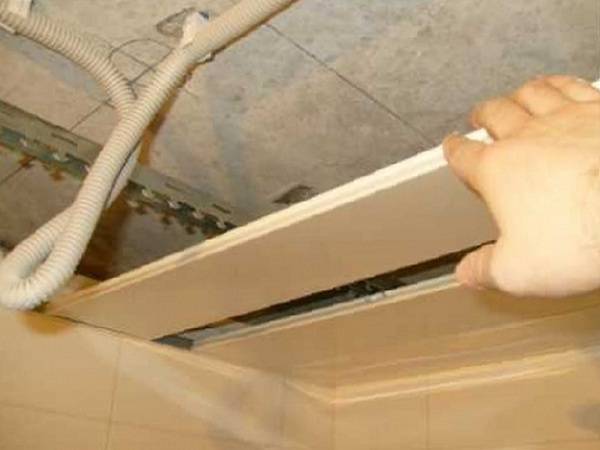 Как сделать пластиковый потолок в ванной своими руками — устройство и крепление (фото, видео)