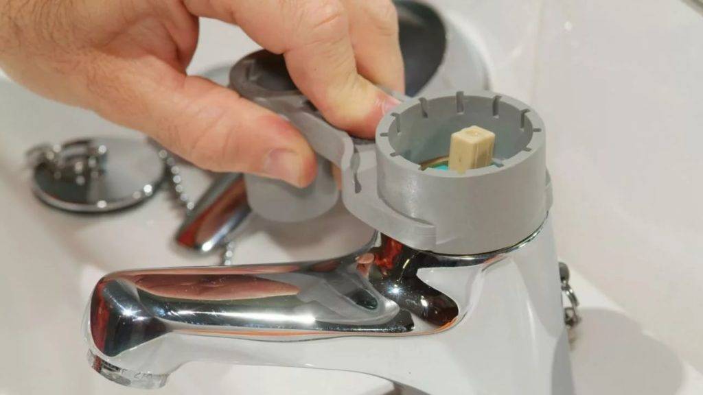 Как разобрать однорычажный смеситель и выполнить ремонт своими руками