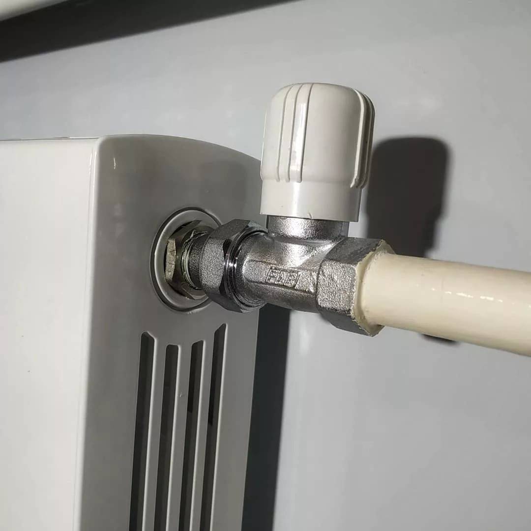 Установка радиатора отопления - описание процесса, особенности