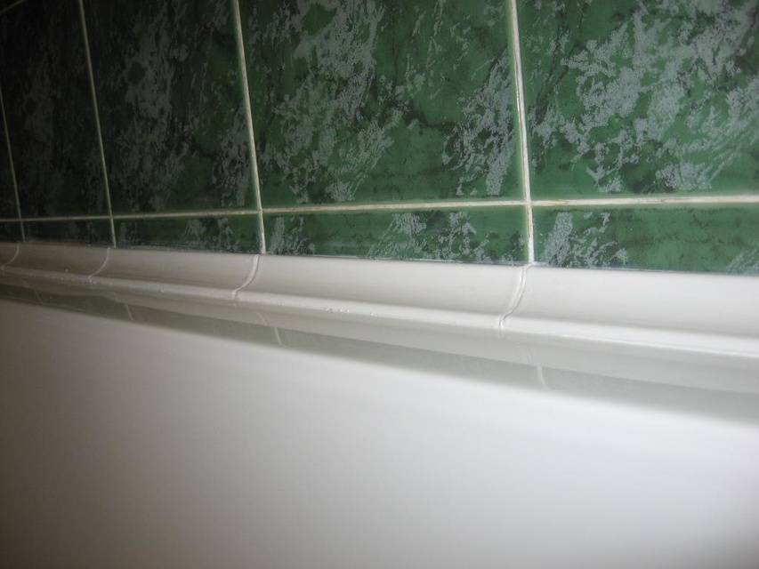 Керамический бордюр для ванны. как и чем приклеить керамический бордюр на ванну? :: syl.ru