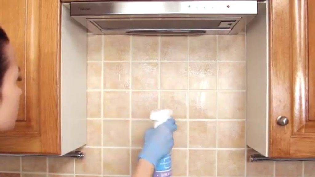 Как отмыть плитку на кухне от жира народными средствами