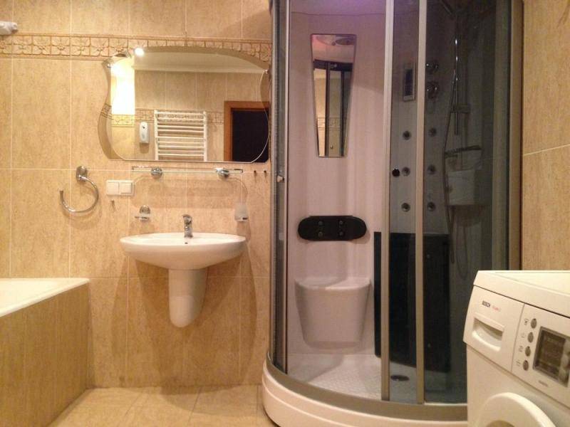 Дизайн раздельного санузла: туалет и ванна в одном стиле, фото в пятиэтажной панельке
