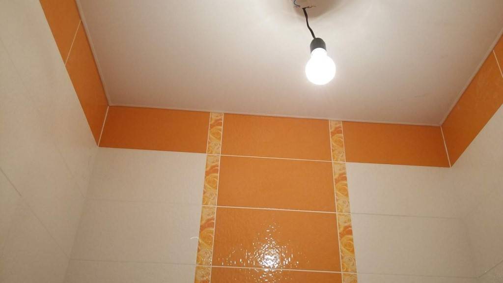 Краска для потолка ванной комнаты. виды красок и рекомендации по выбору материала
