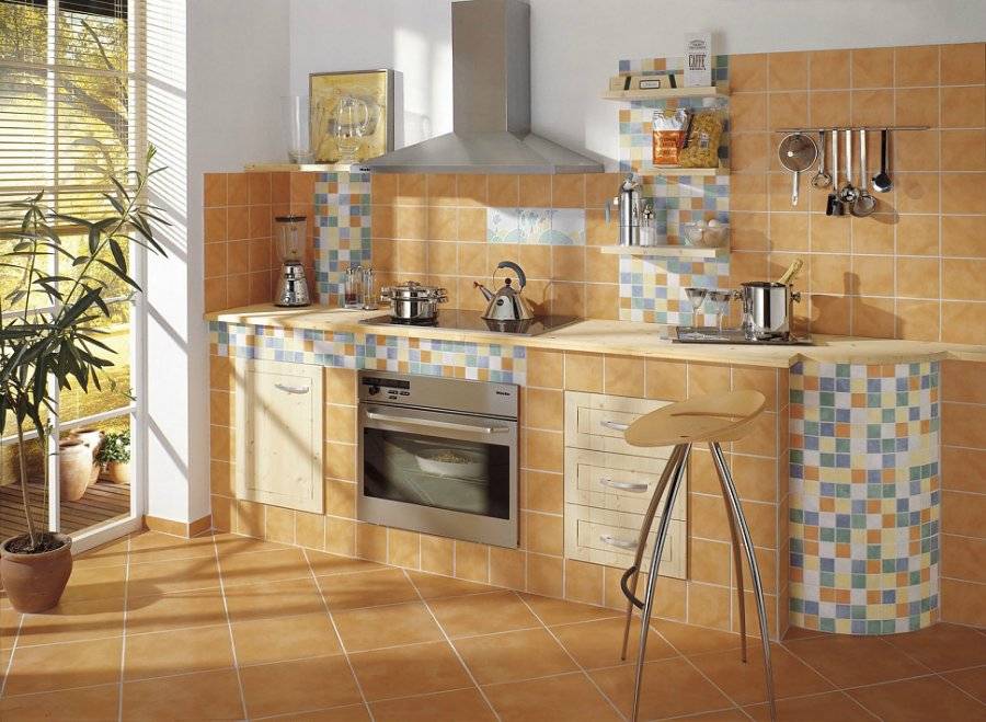 Плитка на пол для кухни (110 фото): виды кухонной плитки, керамическая и кафельная