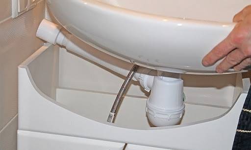 Как выбрать и установить в ванной тумбу под накладную раковину