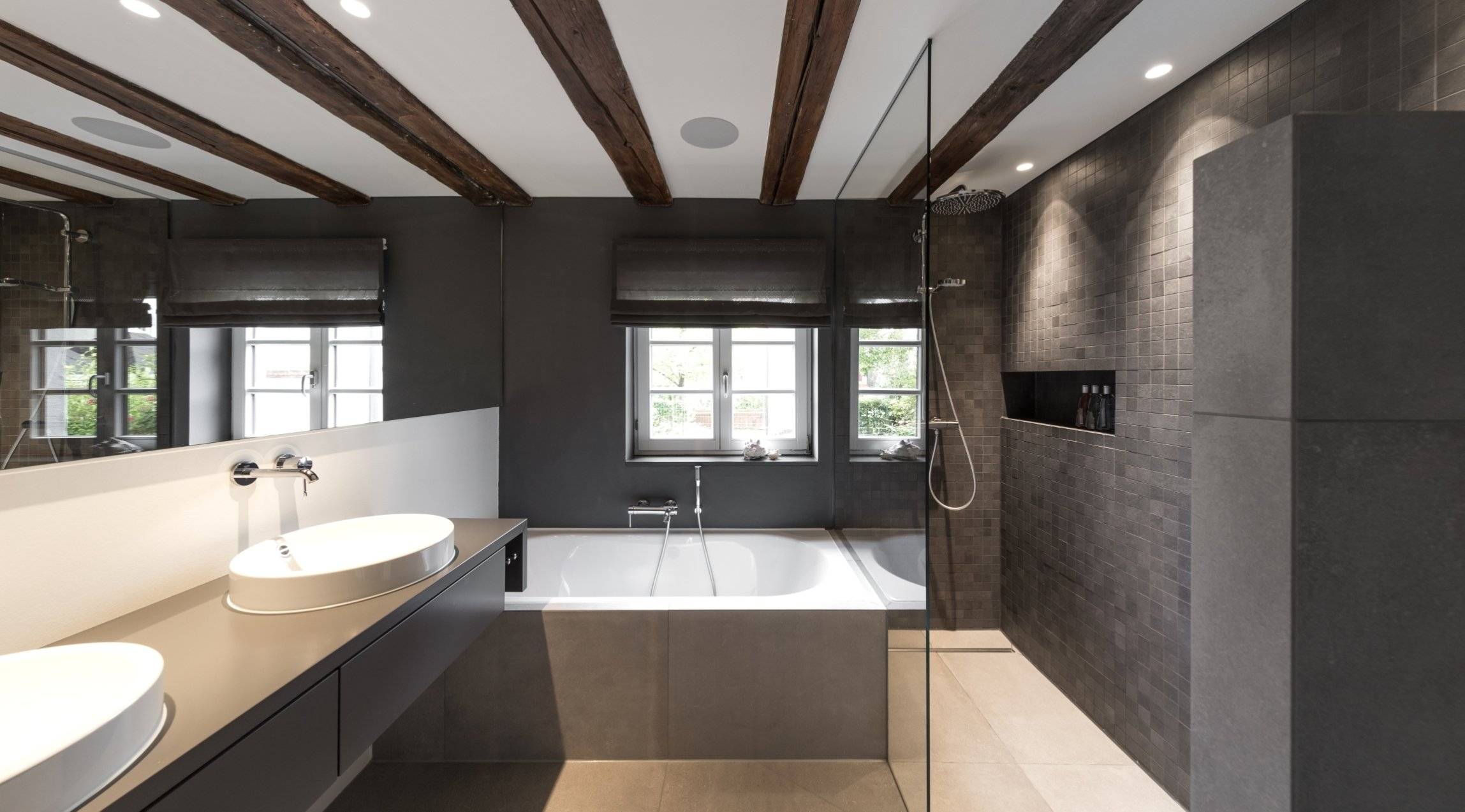 Думаете какой сделать потолок в ванной комнате? Обзор видов и рекомендации по выбору