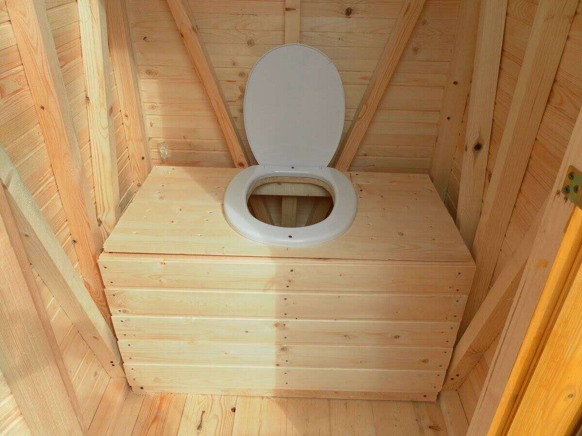 Как построить дачный туалет с унитазом