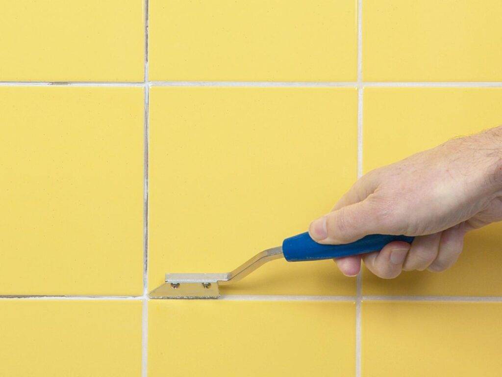 Как обновить швы между плиткой в ванной?