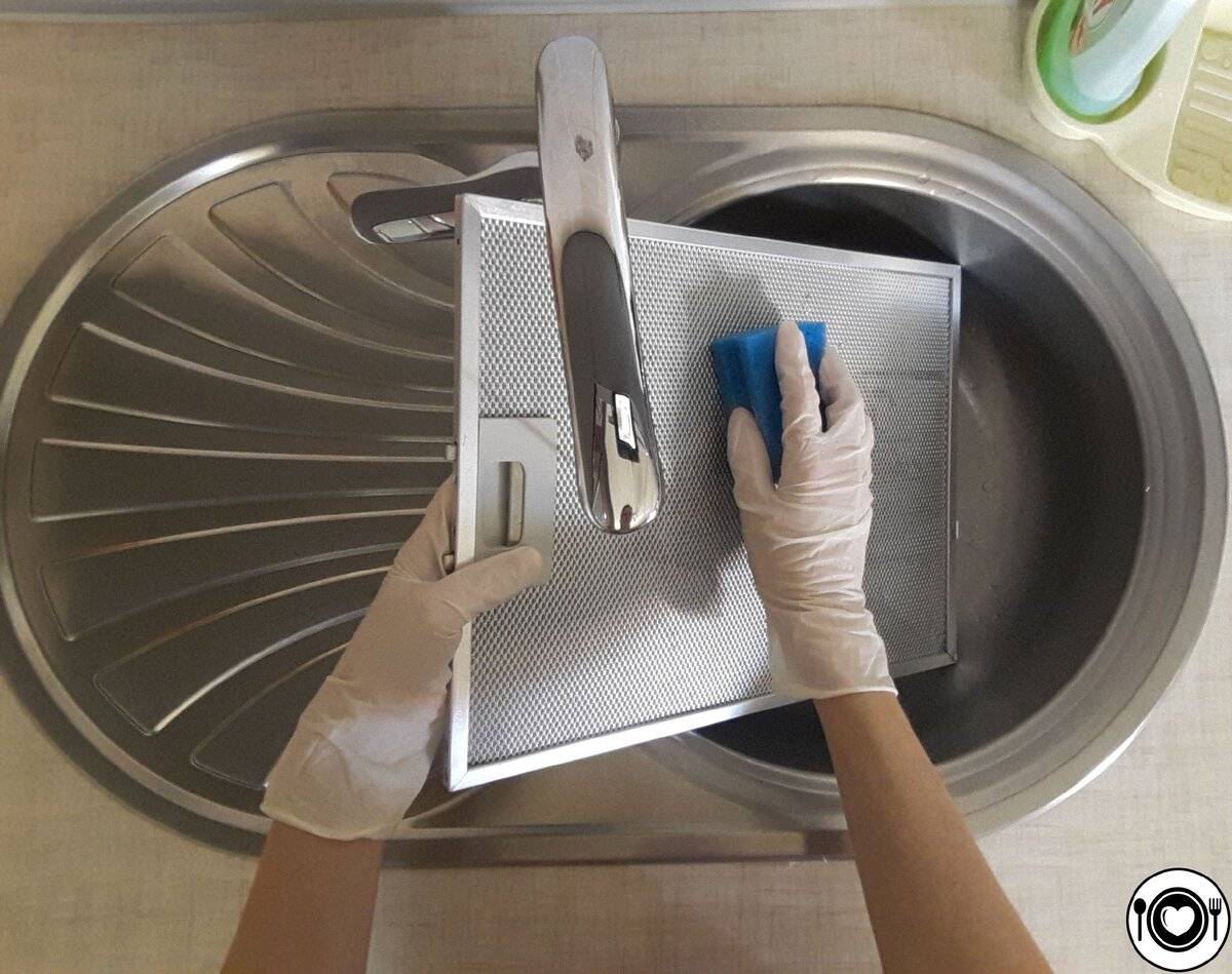 Как очистить и отмыть вытяжку(решетку, фильтр, сетку) над кухонной плитой от жира - народные средства и эффективные советы на портале "хозяйке на заметку"