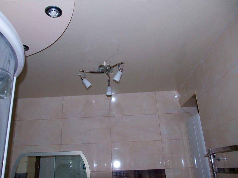 Натяжные потолки в ванной комнате: плюсы и минусы, отзывы