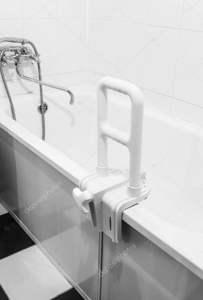 Поручни для инвалидов в ванной комнате и туалете