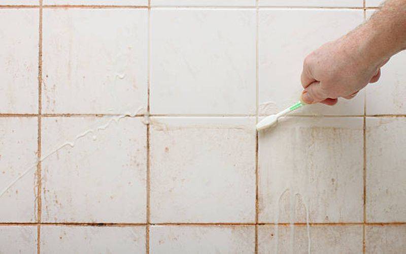 Как очистить швы между плиткой в ванной, чем отмыть на полу, как почистить межплиточные швы