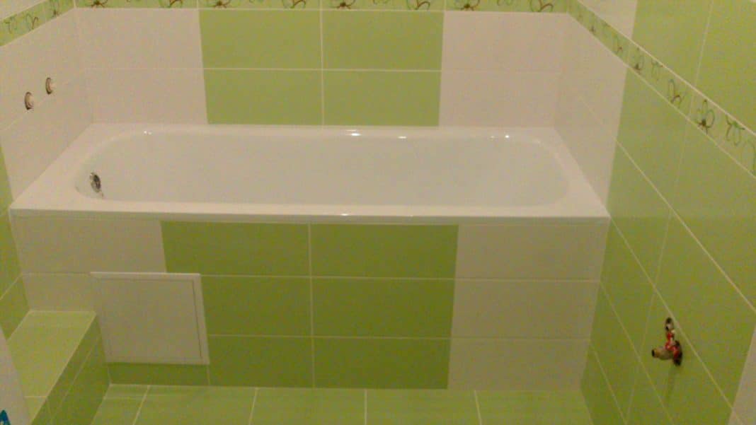 Как правильно установить ванну: до или после укладки плитки